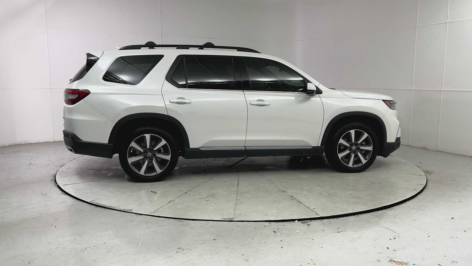 Thumbnail: 2023 Honda Pilot - 9