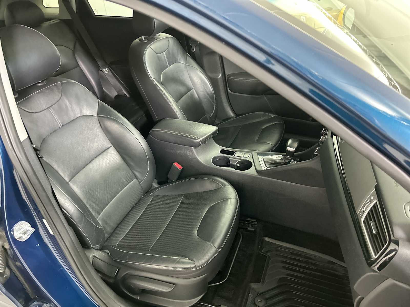 Thumbnail: 2017 Kia Niro - 26