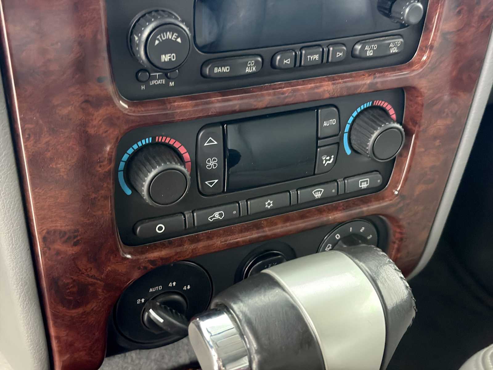 Thumbnail: 2006 GMC Envoy - 17