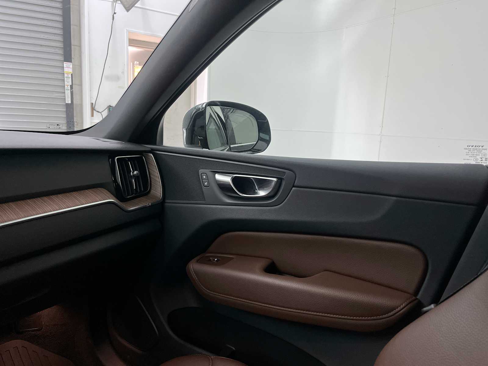 Thumbnail: 2021 Volvo XC60 - 11