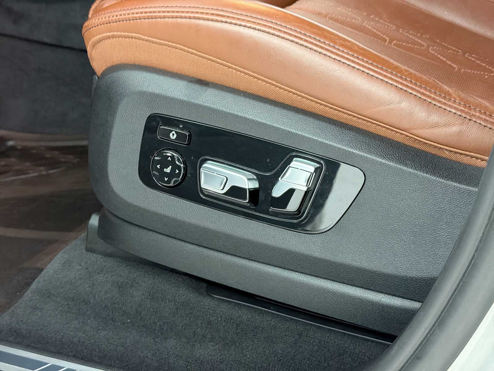 Thumbnail: 2021 BMW M5 - 14