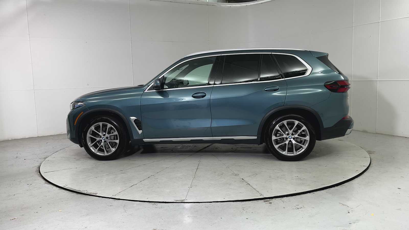 Thumbnail: 2026 BMW X5 - 4