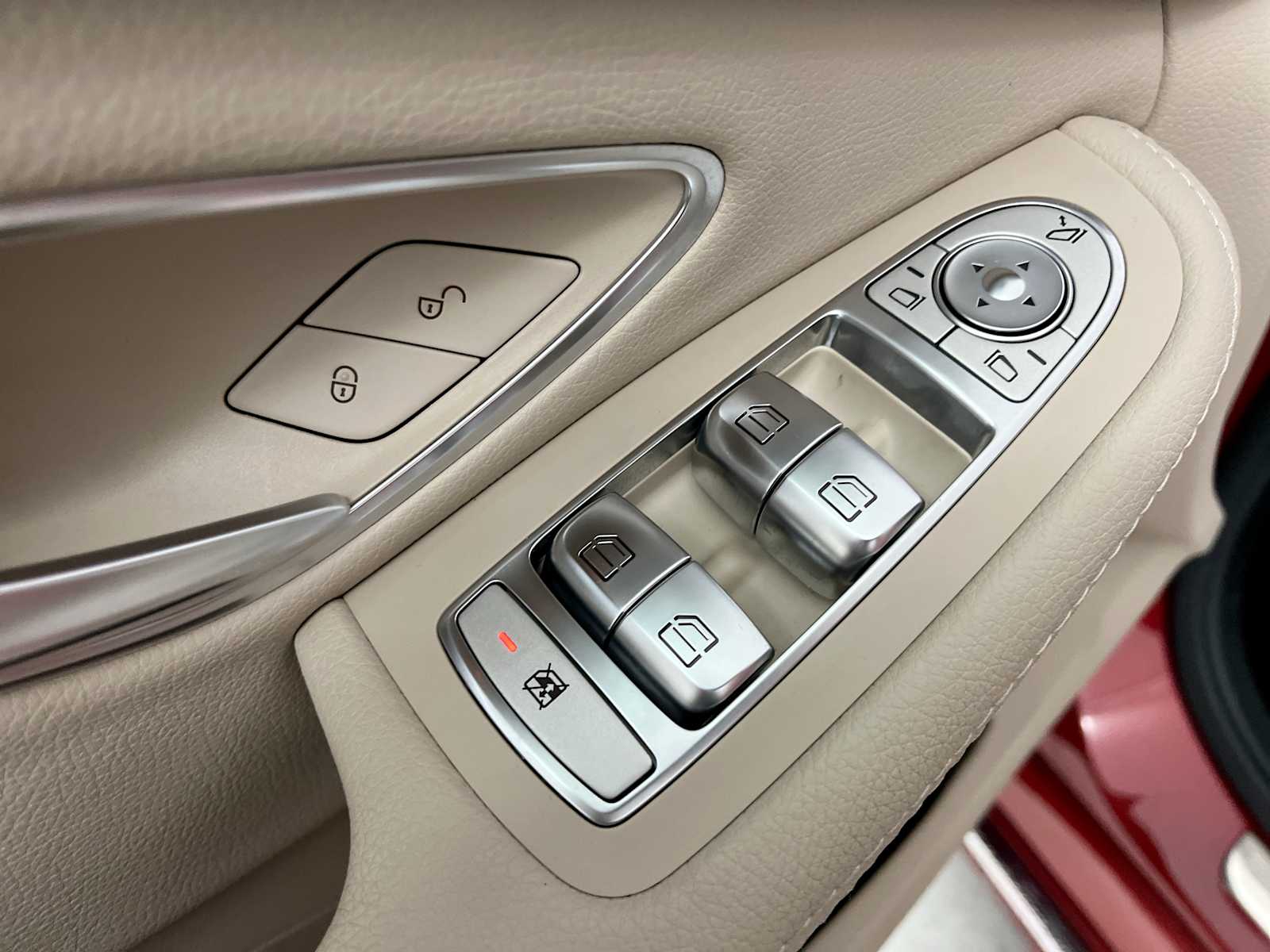 Thumbnail: 2018 Mercedes-Benz C-Class - 21