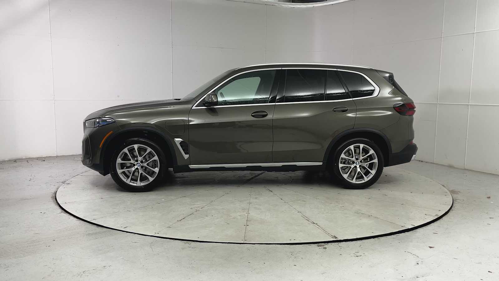 Thumbnail: 2026 BMW X5 - 5