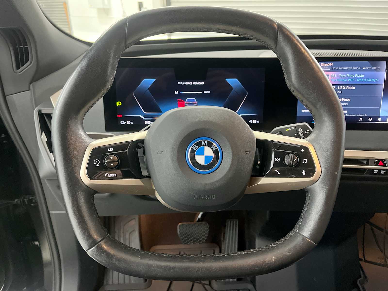 Thumbnail: 2024 BMW iX - 17