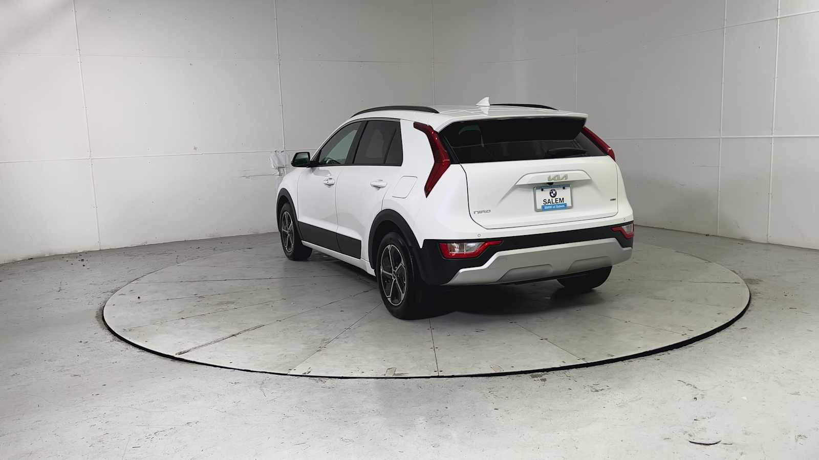 Thumbnail: 2025 Kia Niro - 3