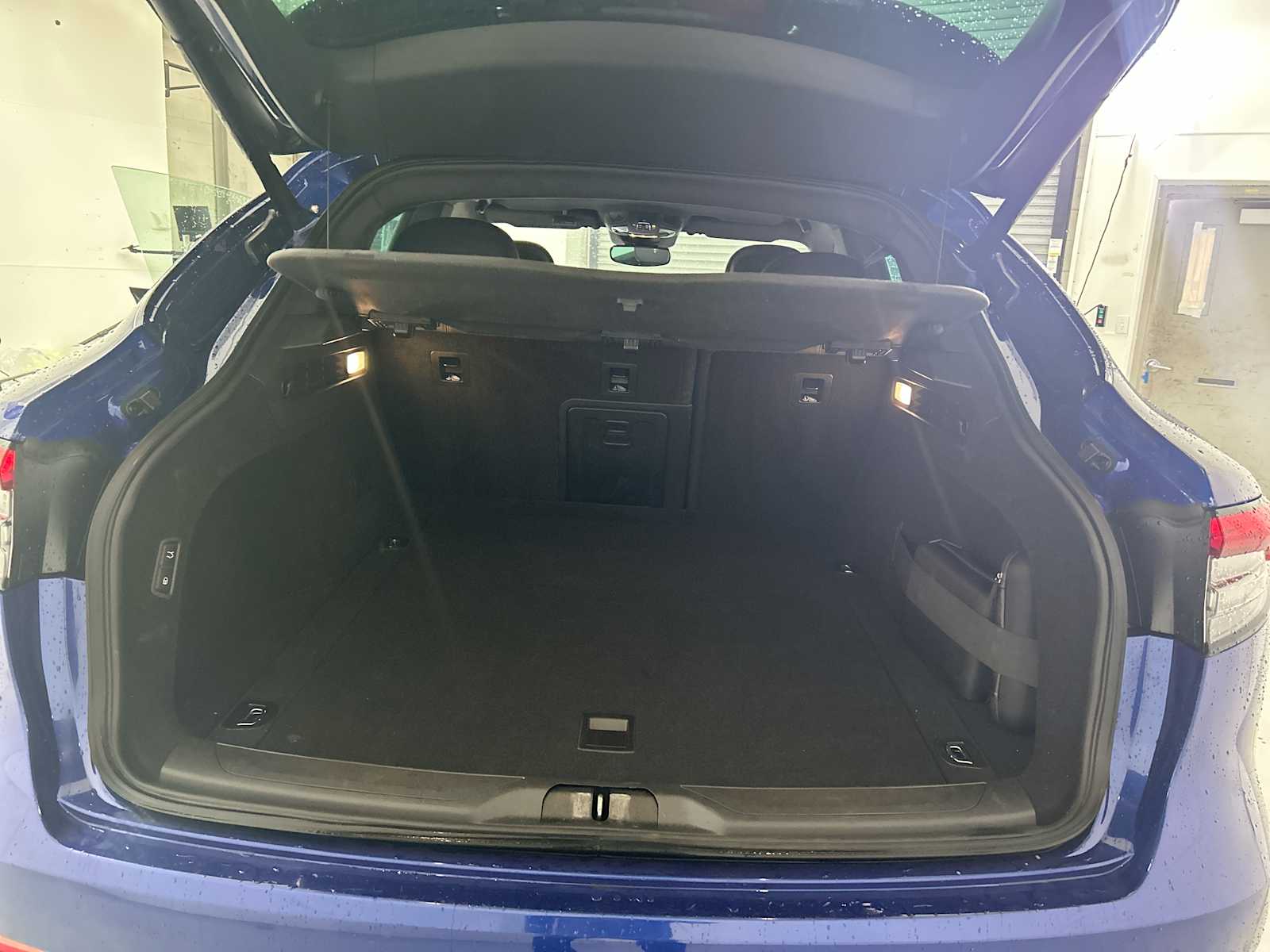 Thumbnail: 2021 Maserati Levante - 21