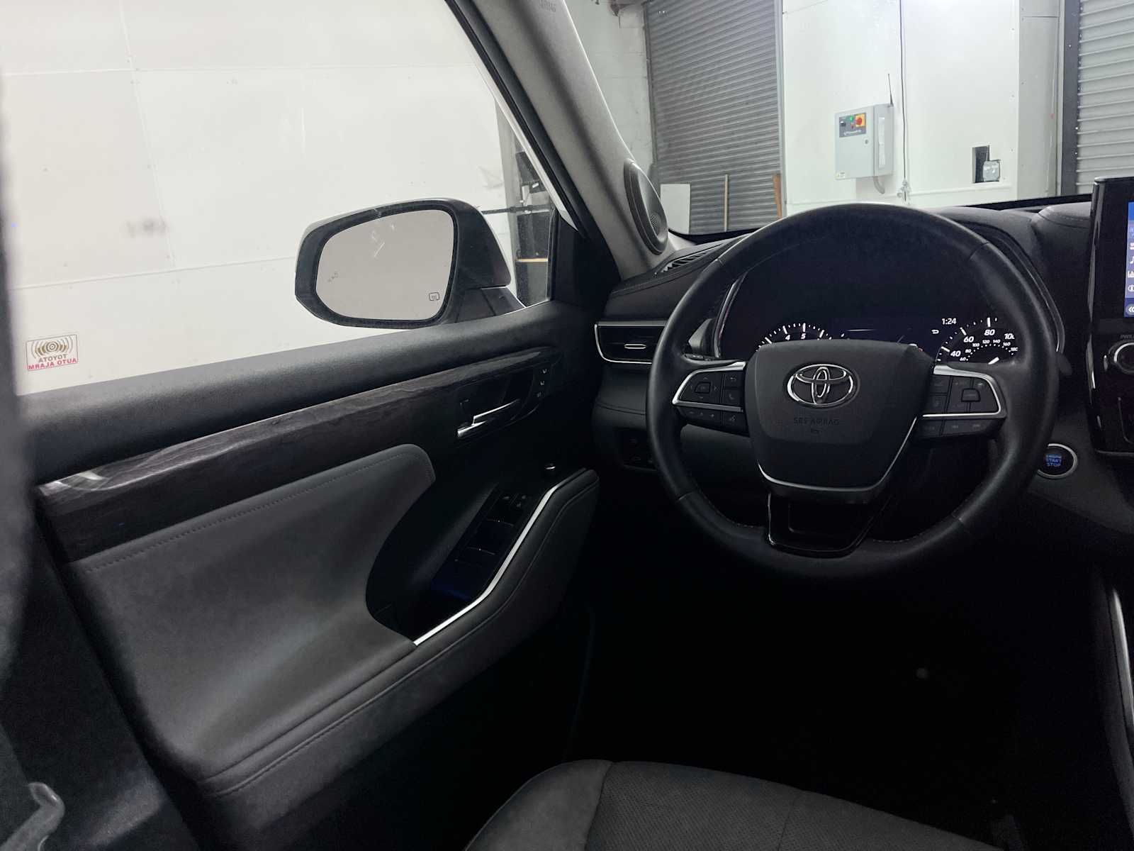 Thumbnail: 2020 Toyota Highlander - 15