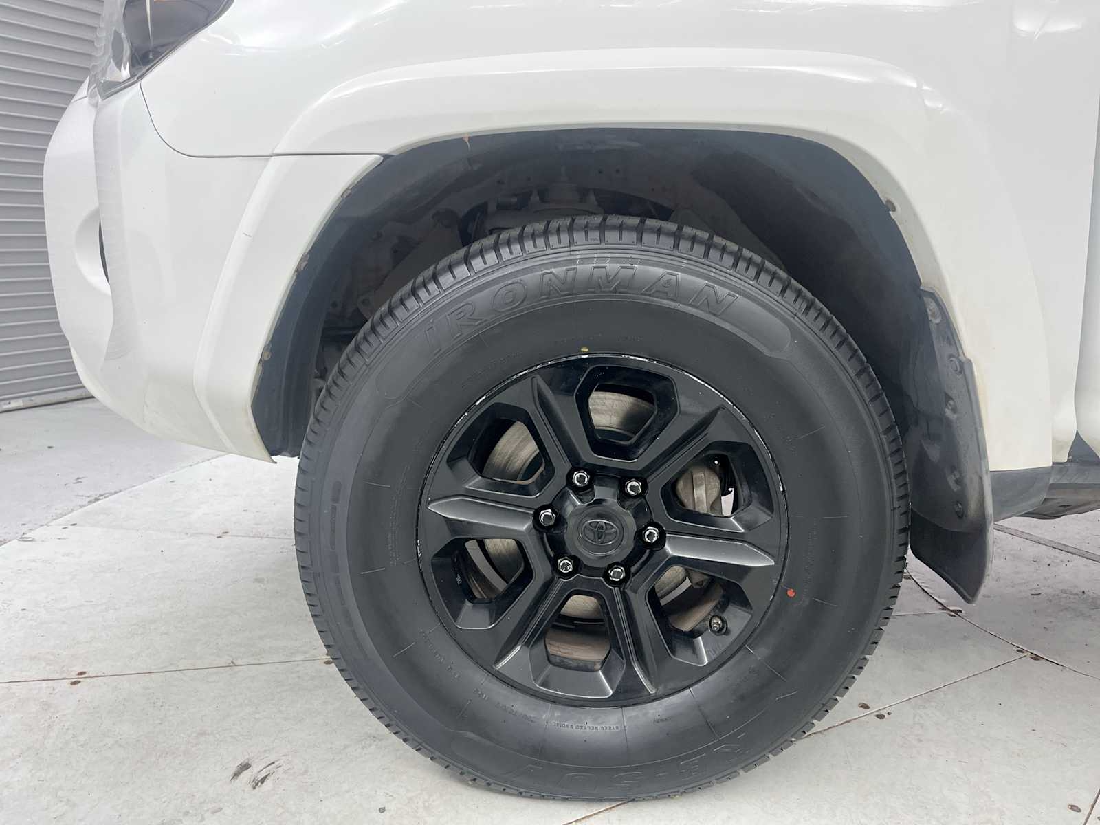 Thumbnail: 2018 Toyota 4Runner - 18