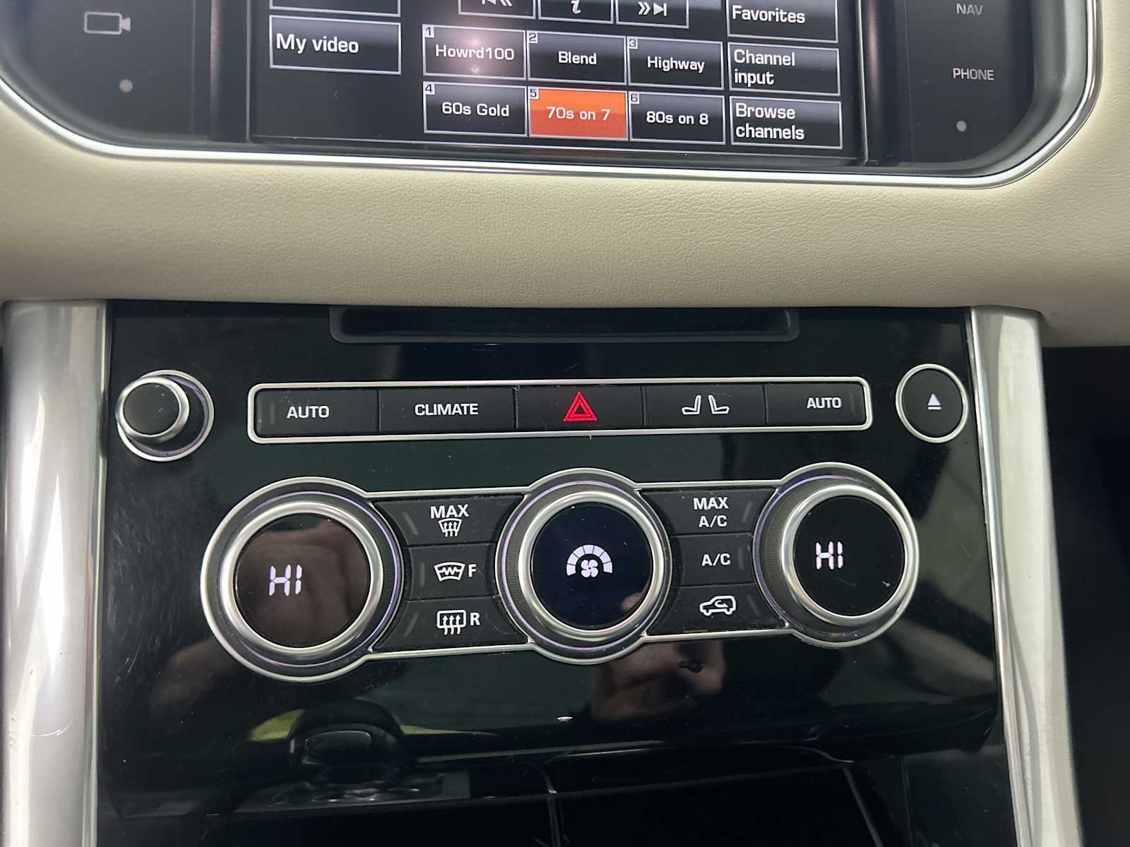 Thumbnail: 2015 Land Rover Range Rover Sport - 17