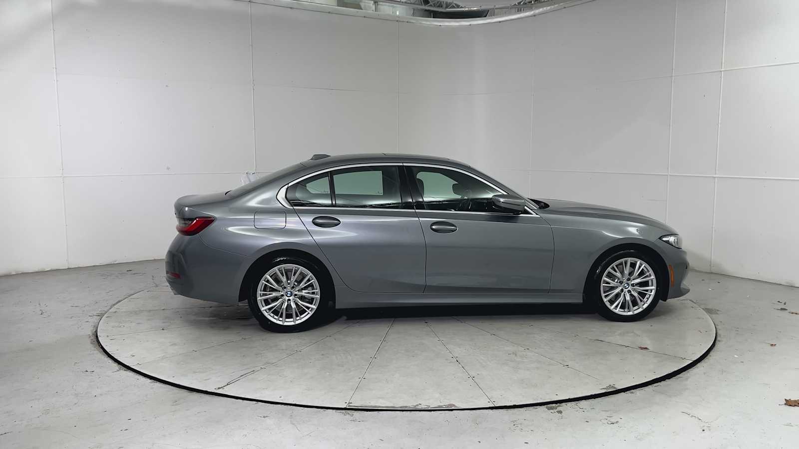 Thumbnail: 2024 BMW 3 Series - 9