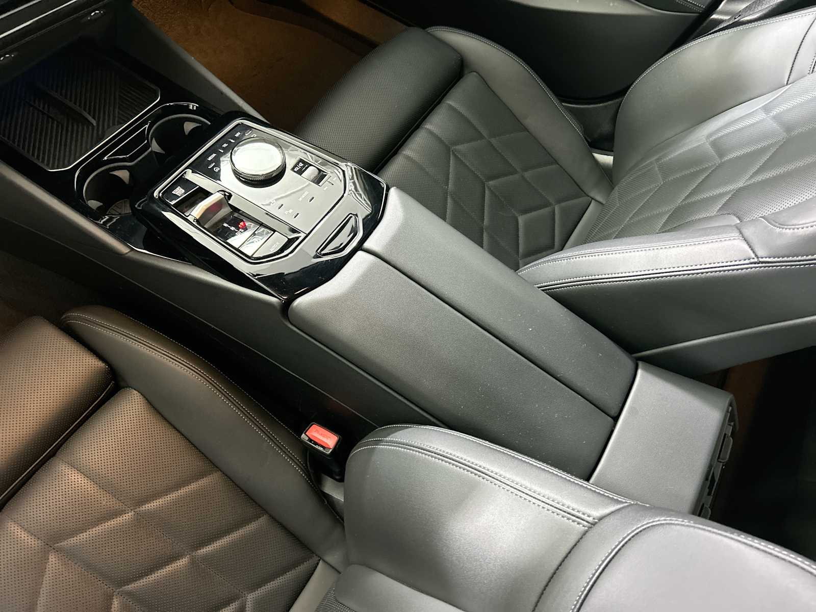 Thumbnail: 2024 BMW 5 Series - 23