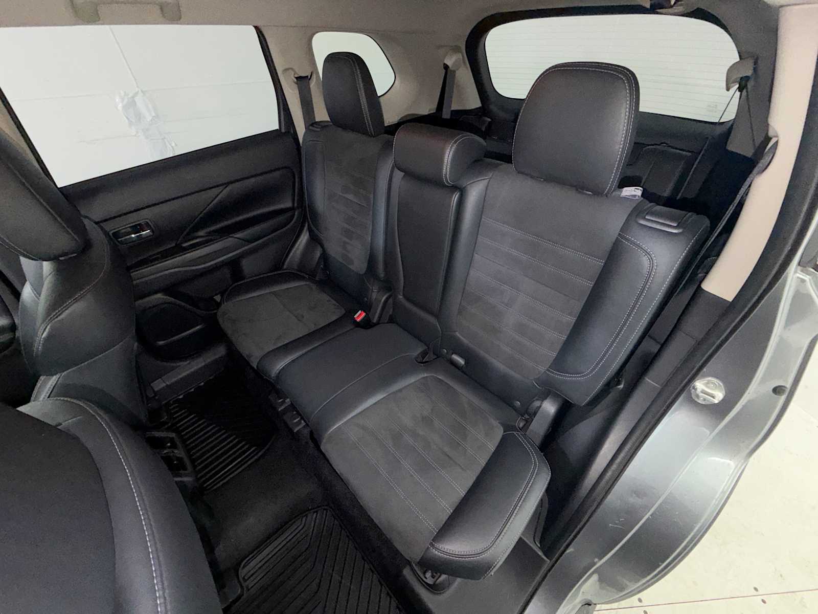 Thumbnail: 2019 Mitsubishi Outlander - 23