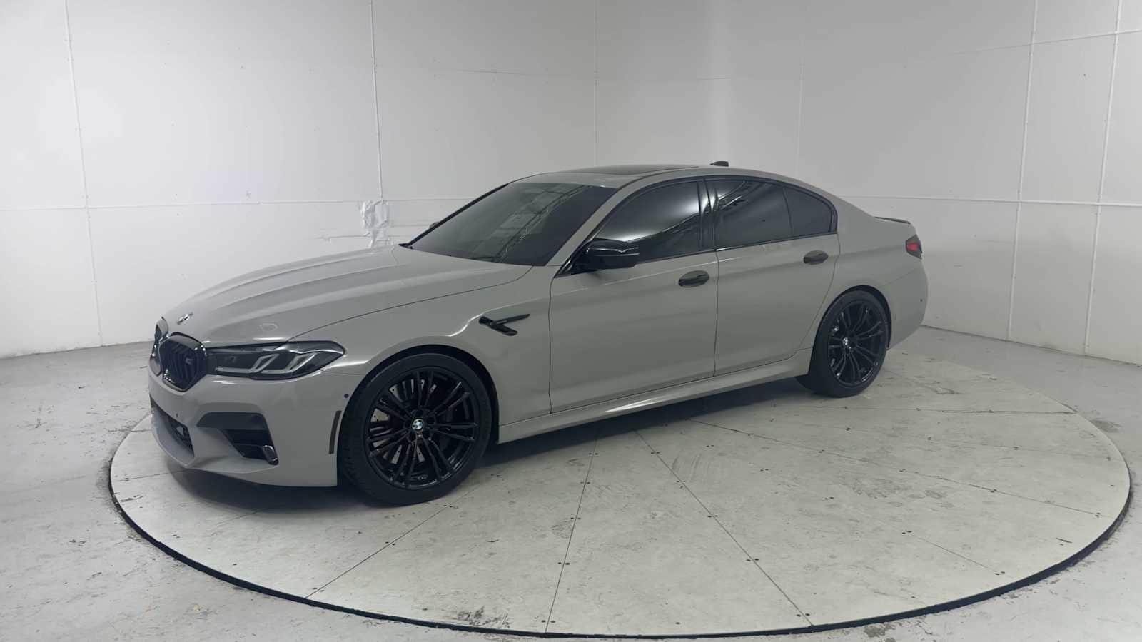 Thumbnail: 2023 BMW M5 - 6