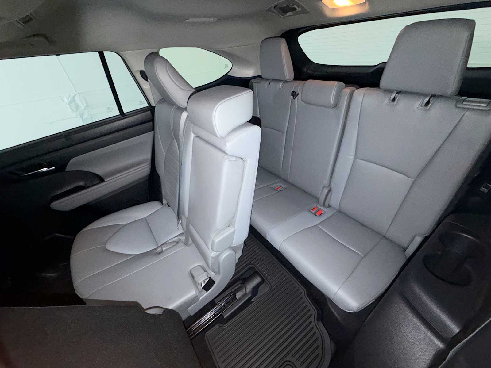 Thumbnail: 2022 Toyota Highlander - 25