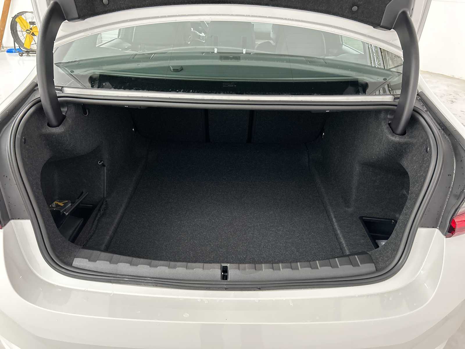 Thumbnail: 2025 BMW 3 Series - 21