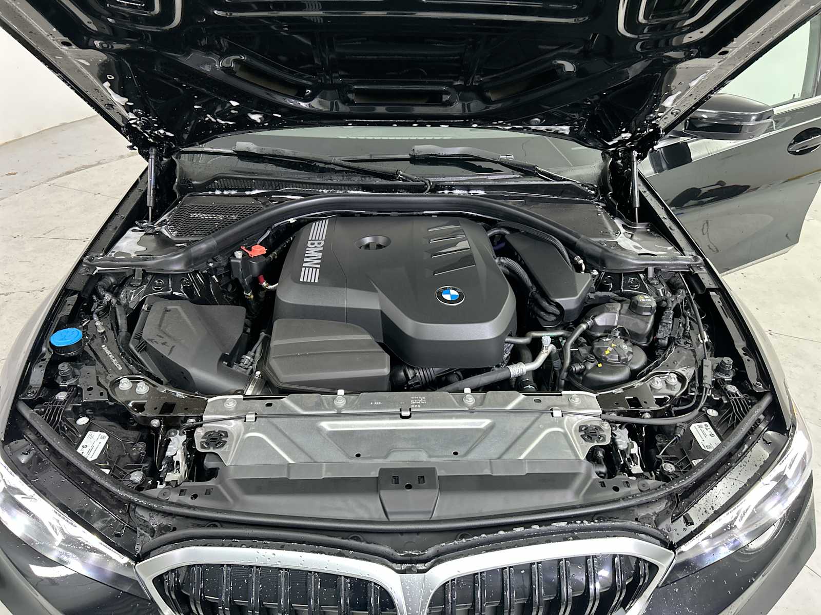 2026 BMW 3 Series 330i - Photo 18