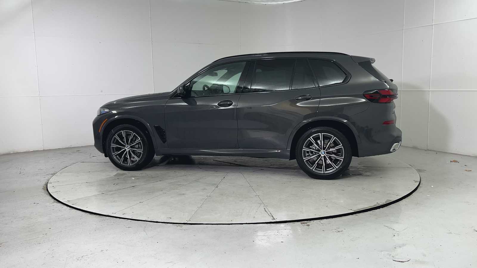 Thumbnail: 2026 BMW X5 - 5
