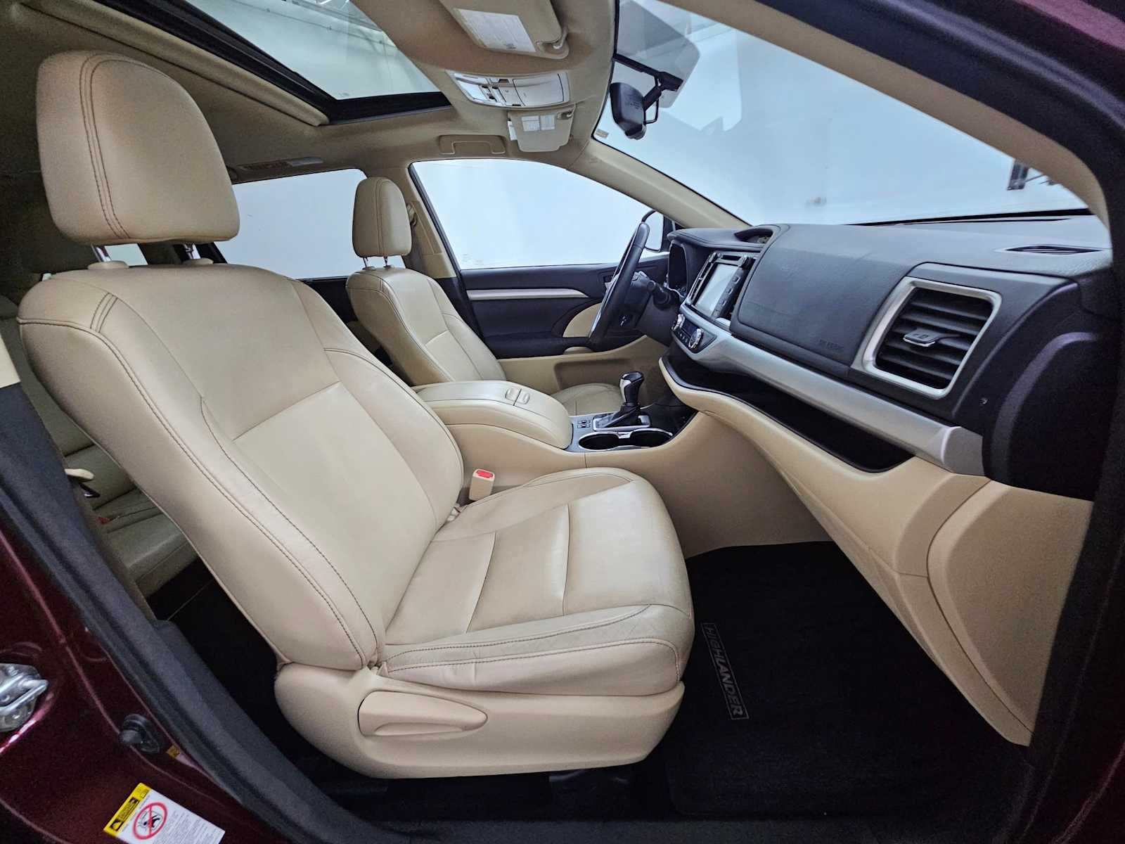 Thumbnail: 2015 Toyota Highlander - 29