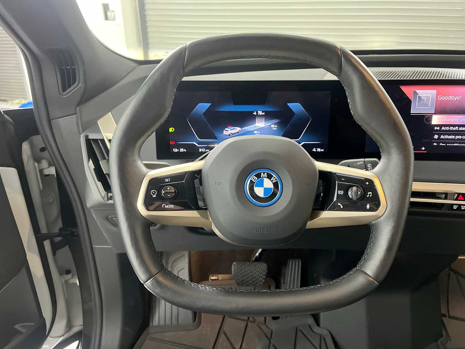 Thumbnail: 2023 BMW iX - 11