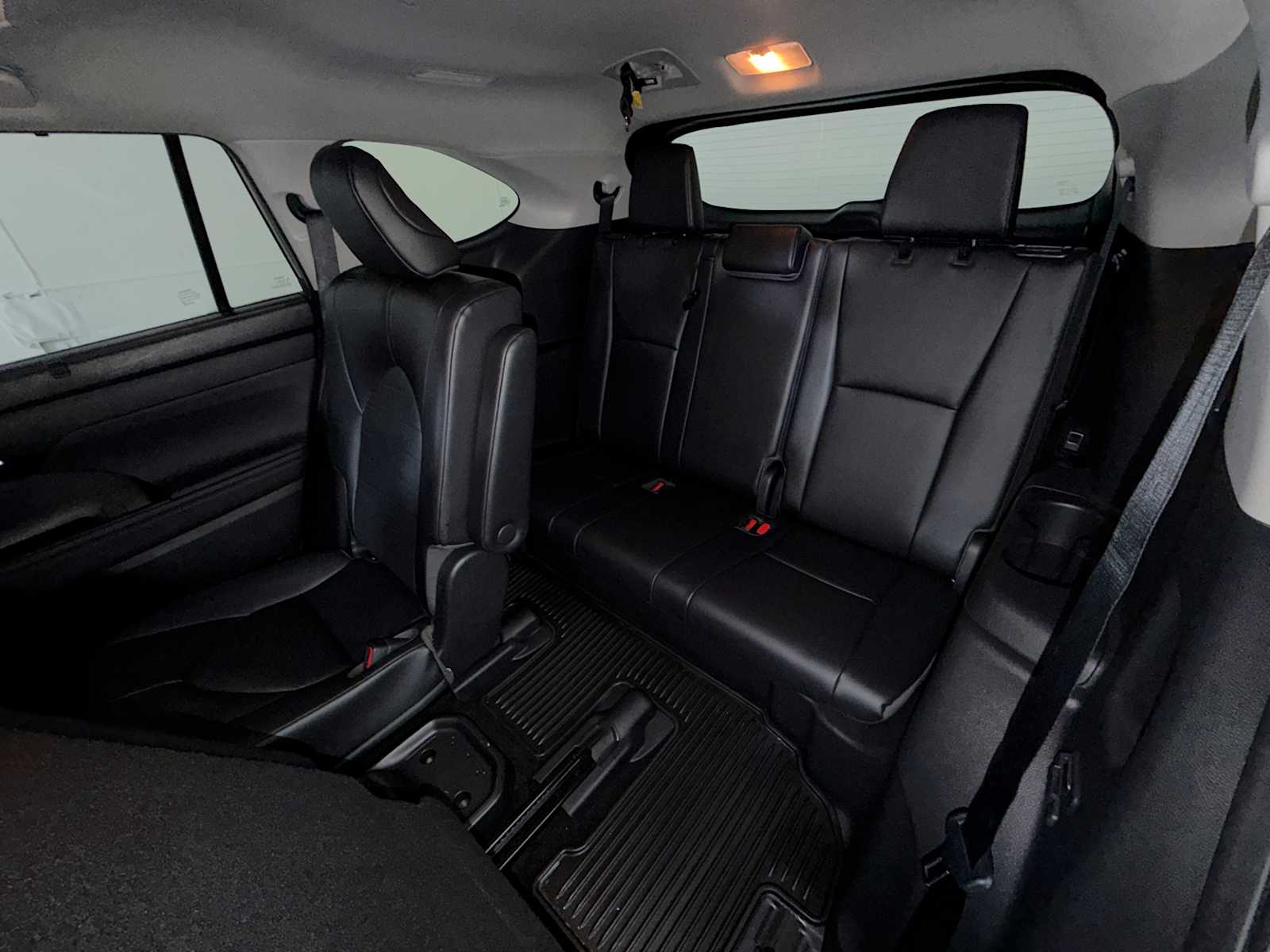 Thumbnail: 2023 Toyota Highlander - 26