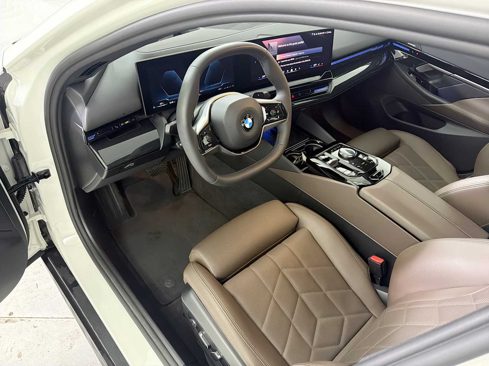 Thumbnail: 2026 BMW 5 Series - 11