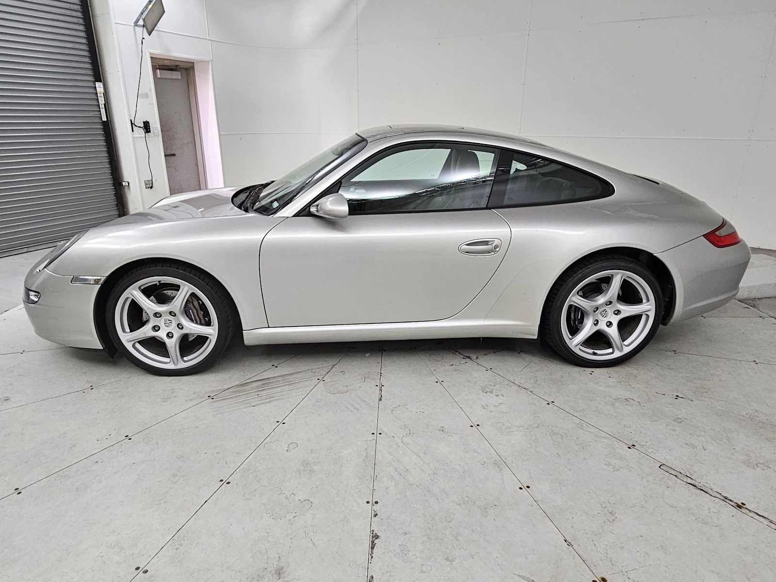 Thumbnail: 2006 Porsche 911 - 2