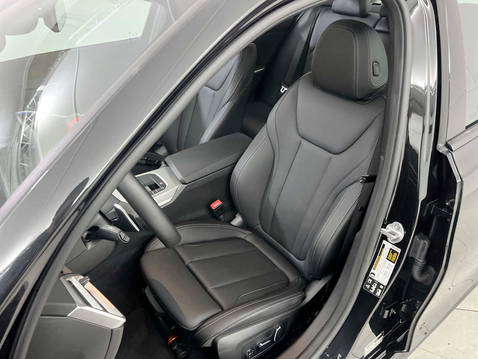 Thumbnail: 2026 BMW 3 Series - 13