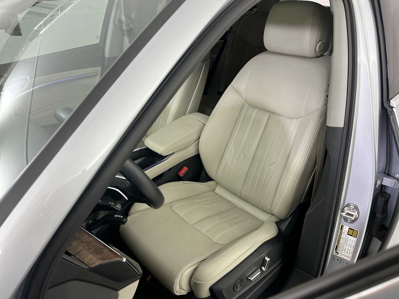 Thumbnail: 2019 Audi e-tron - 19