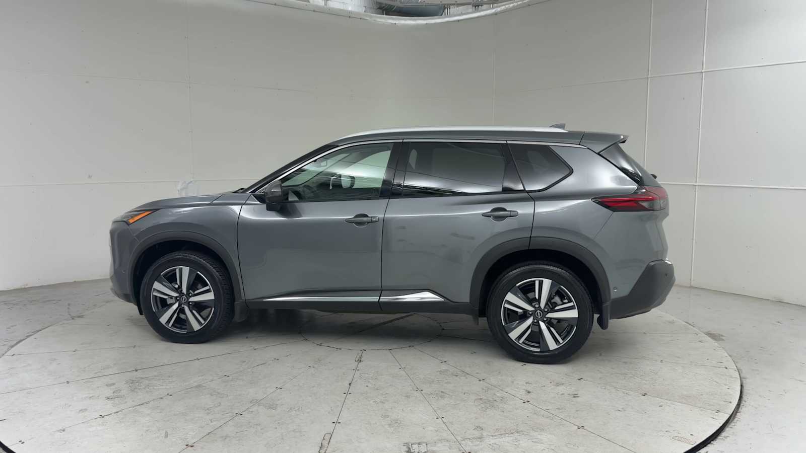 Thumbnail: 2023 Nissan Rogue - 5