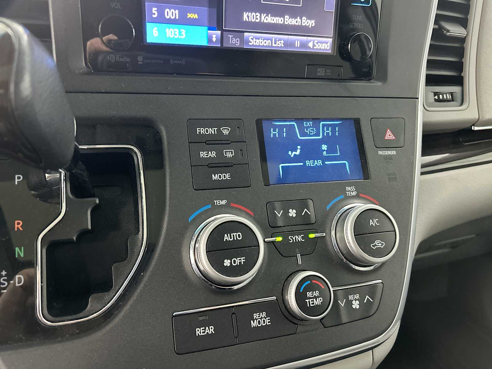 Thumbnail: 2017 Toyota Sienna - 17