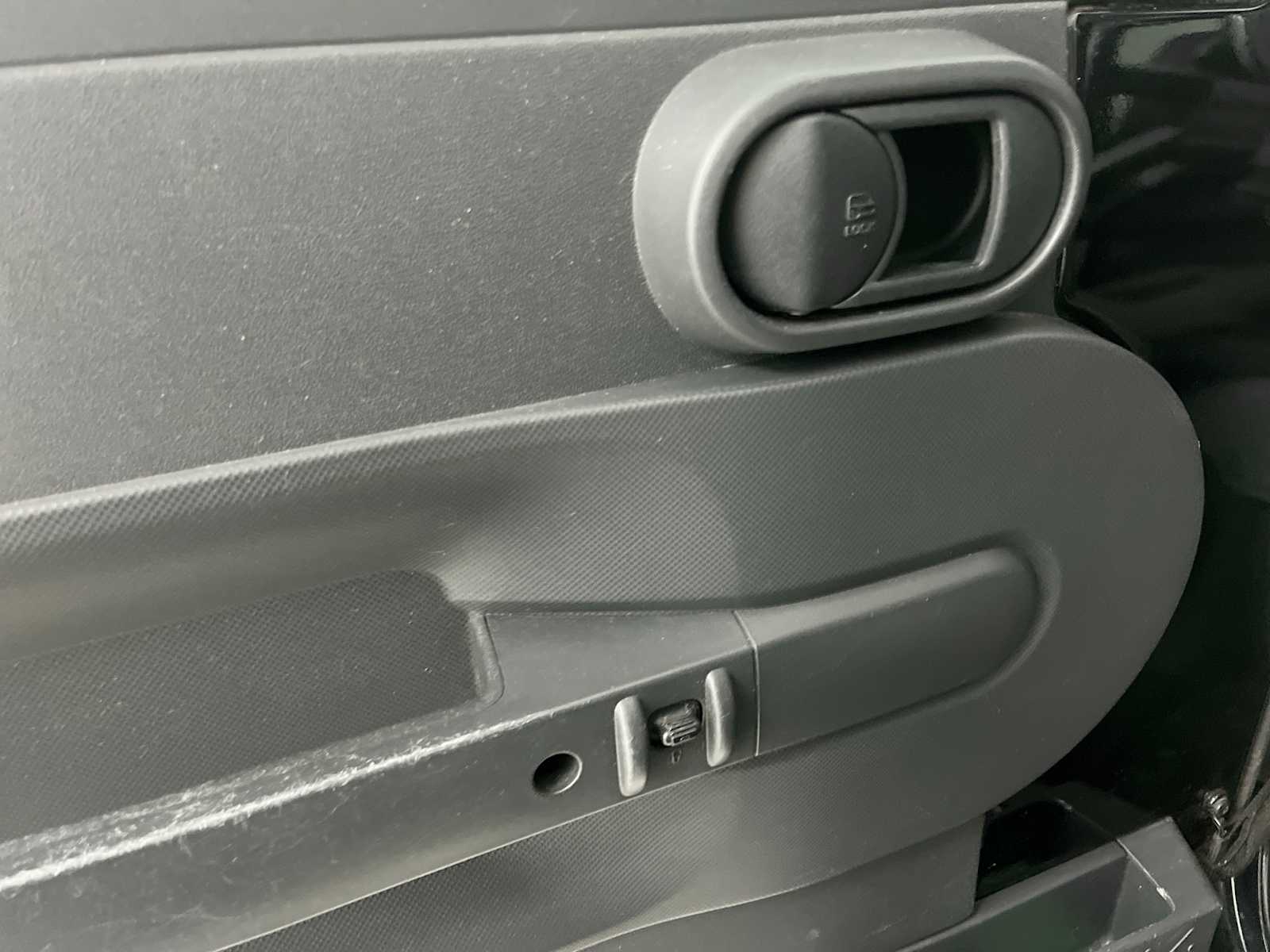Thumbnail: 2010 Jeep Wrangler - 21