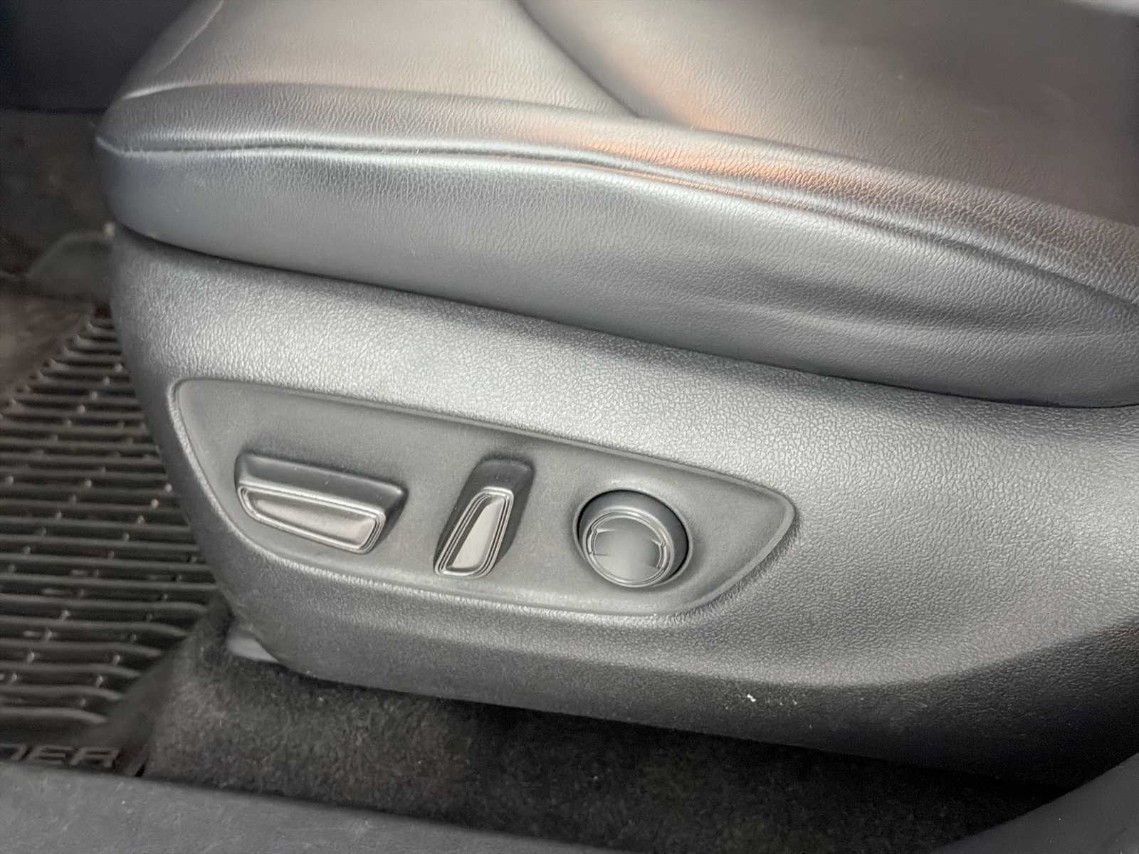 Thumbnail: 2023 Toyota Highlander - 14