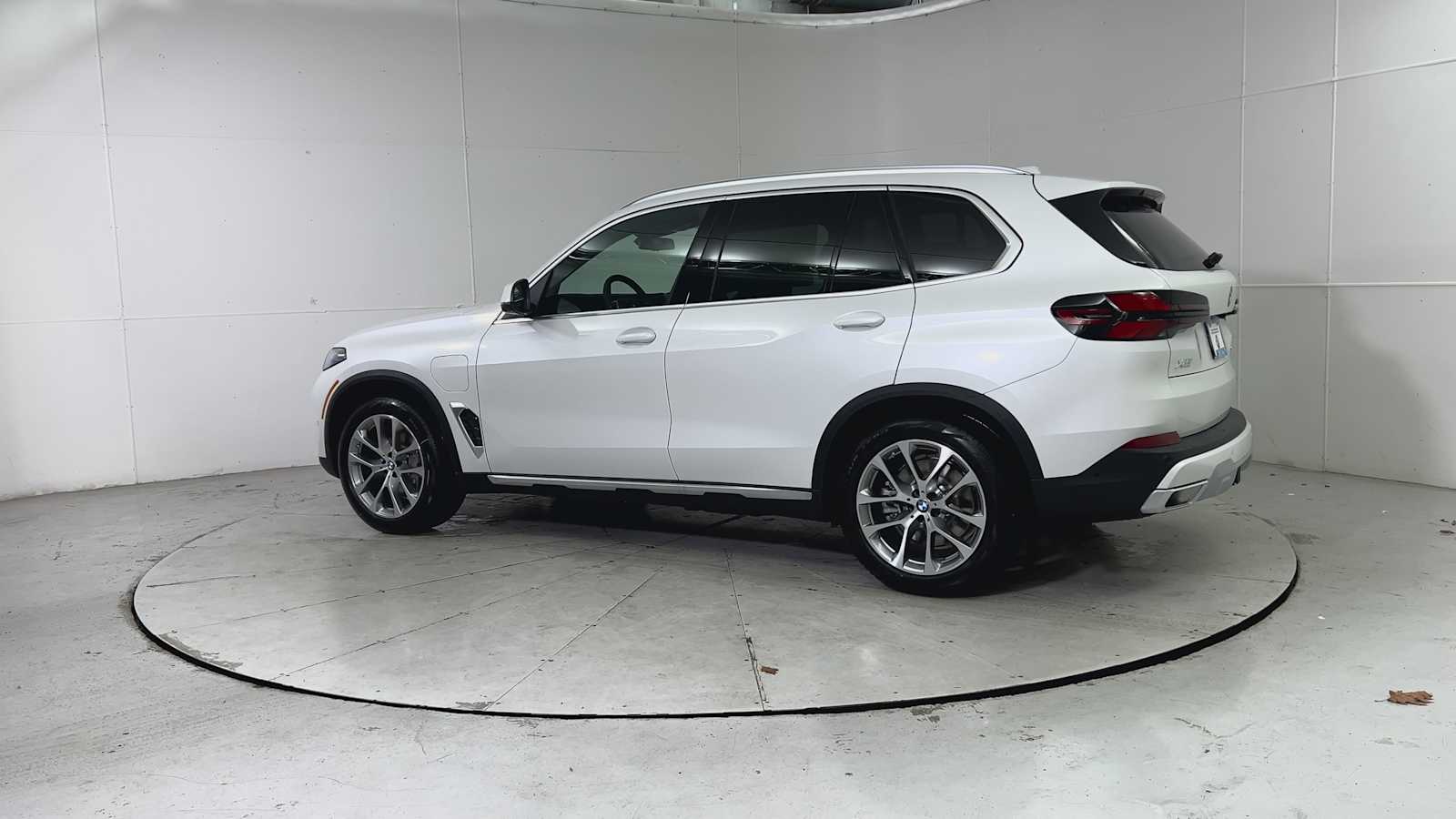 Thumbnail: 2026 BMW X5 - 4