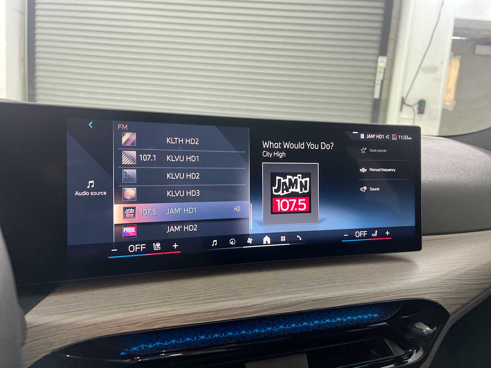 Thumbnail: 2025 BMW i4 - 12