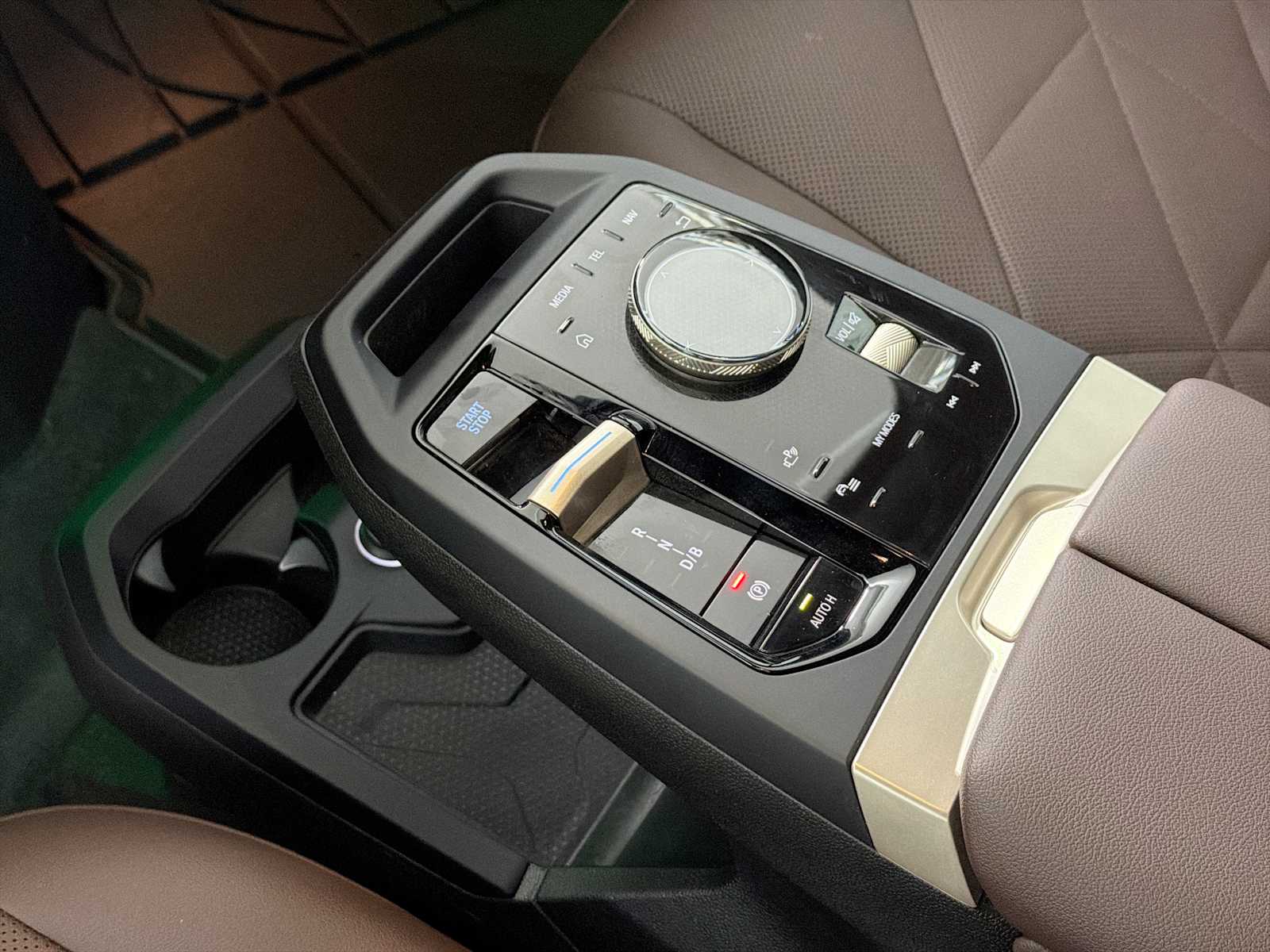 Thumbnail: 2024 BMW iX - 21