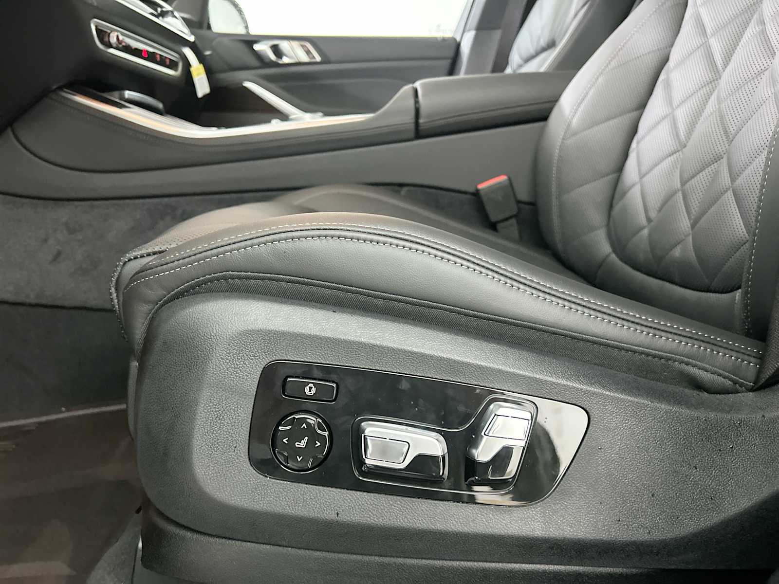 Thumbnail: 2026 BMW X5 - 14