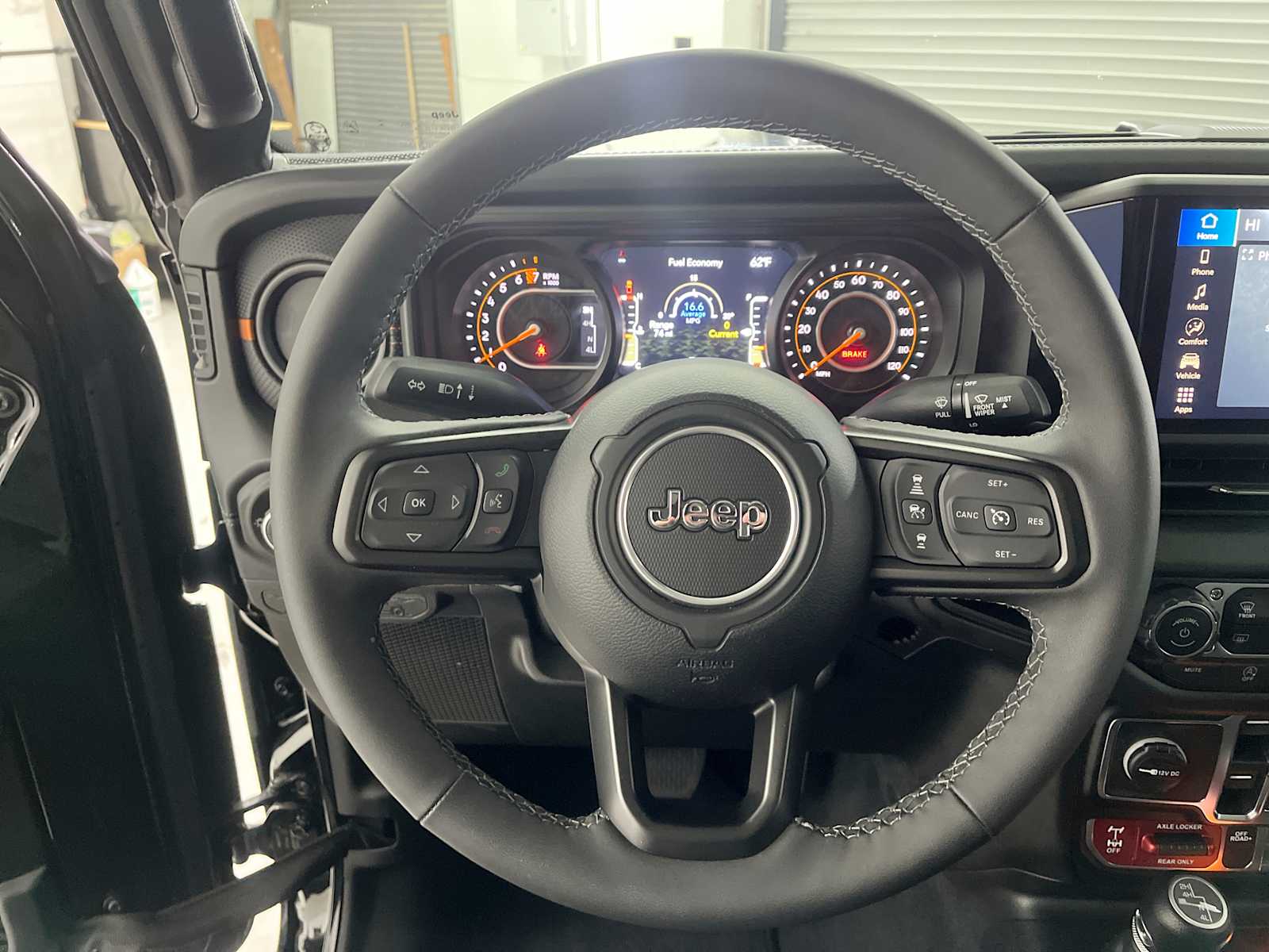 Thumbnail: 2025 Jeep Gladiator - 16