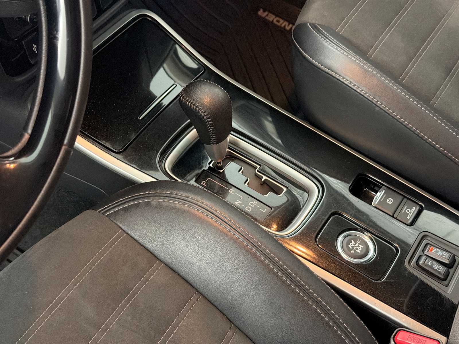 Thumbnail: 2019 Mitsubishi Outlander - 20