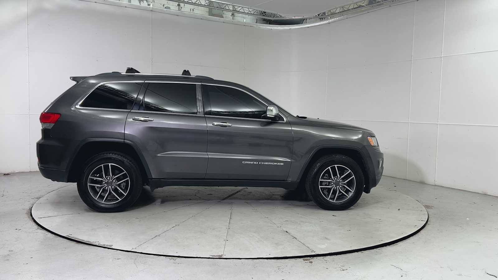 Thumbnail: 2014 Jeep Grand Cherokee - 9