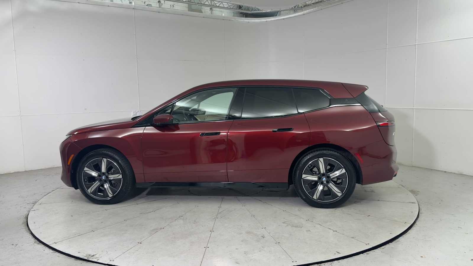 Thumbnail: 2026 BMW iX - 5