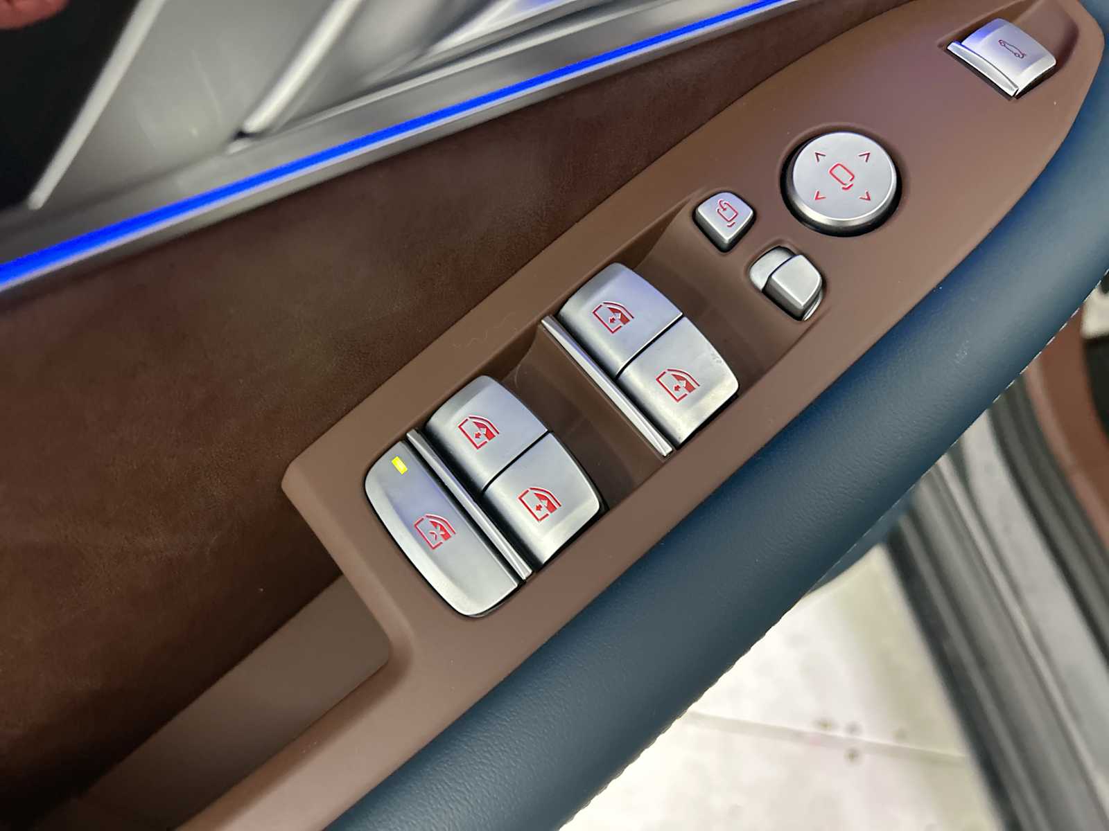 Thumbnail: 2023 BMW XM - 15