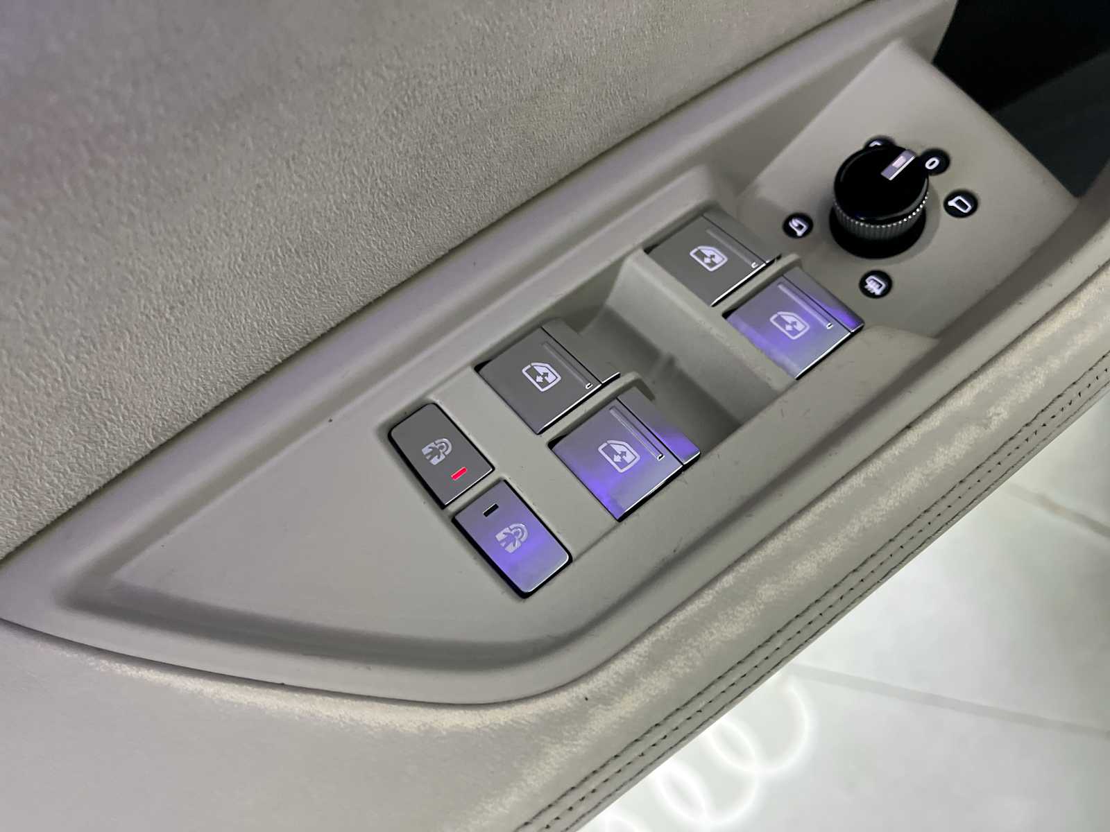 Thumbnail: 2019 Audi e-tron - 21