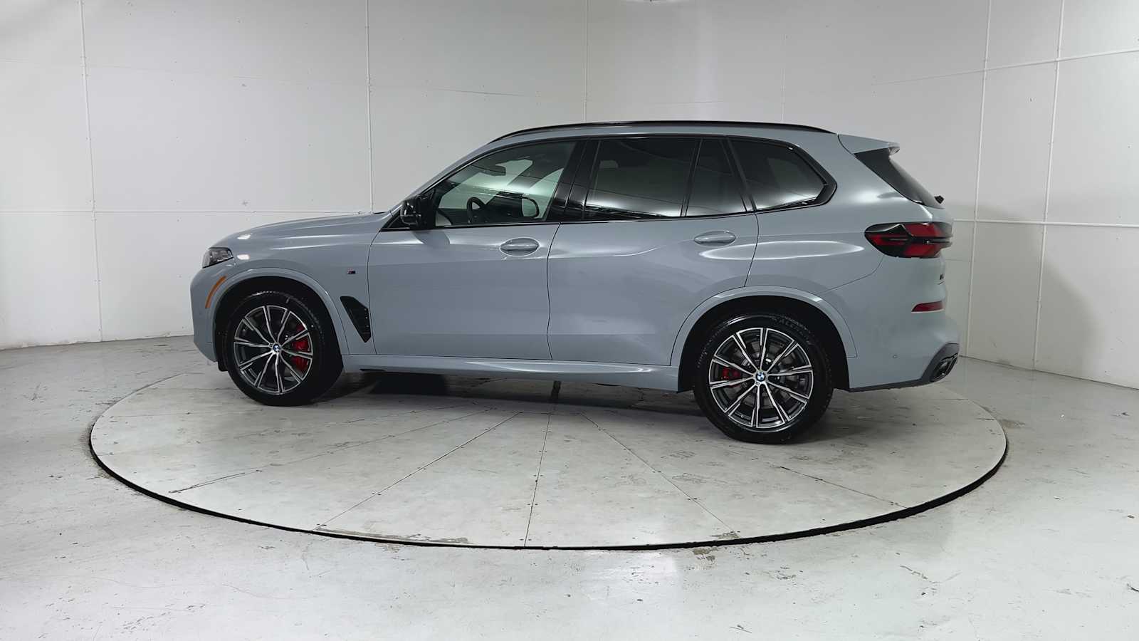 2026 Bmw X5 M60i photo 3
