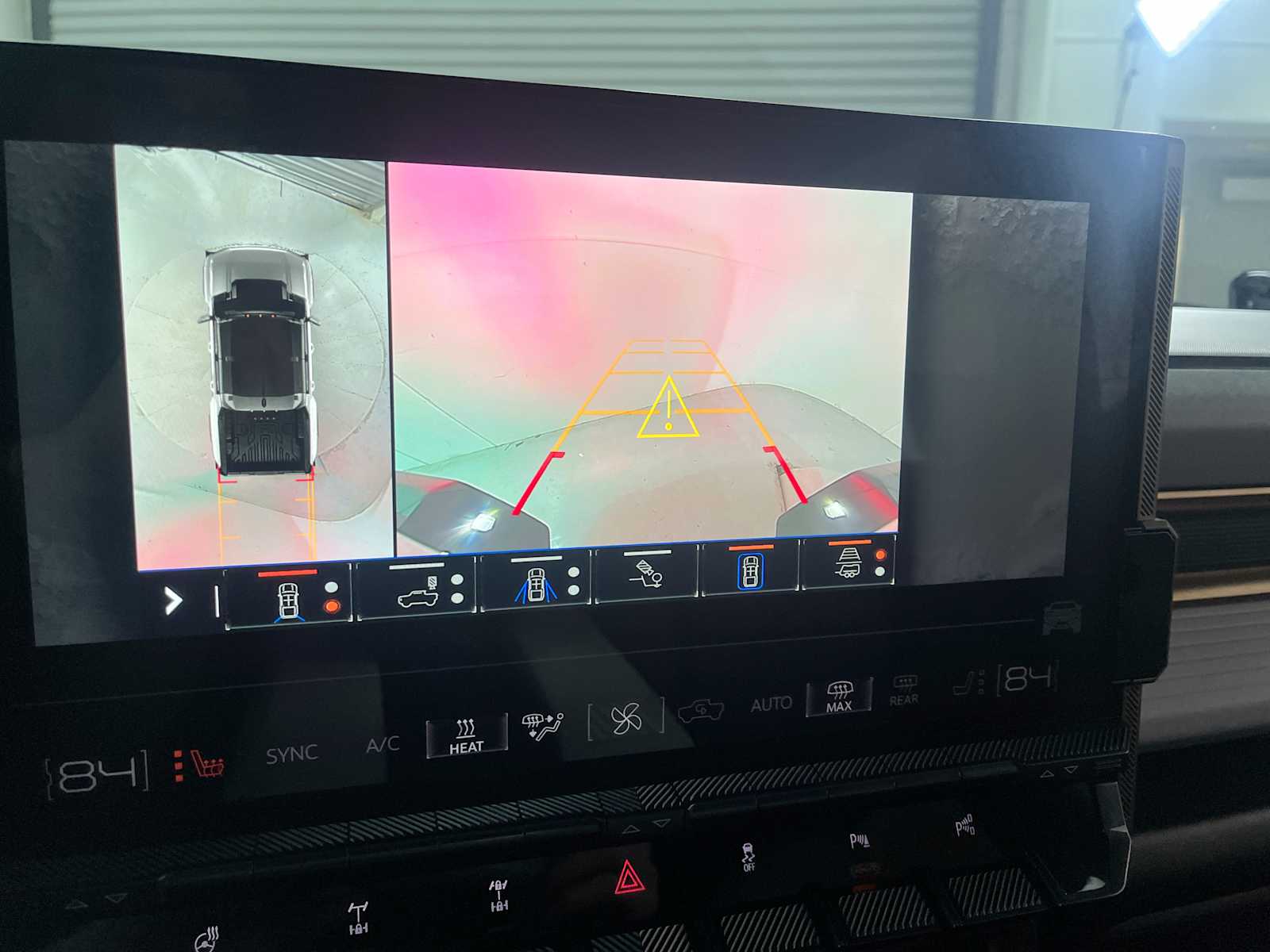 Thumbnail: 2022 GMC Hummer EV - 23