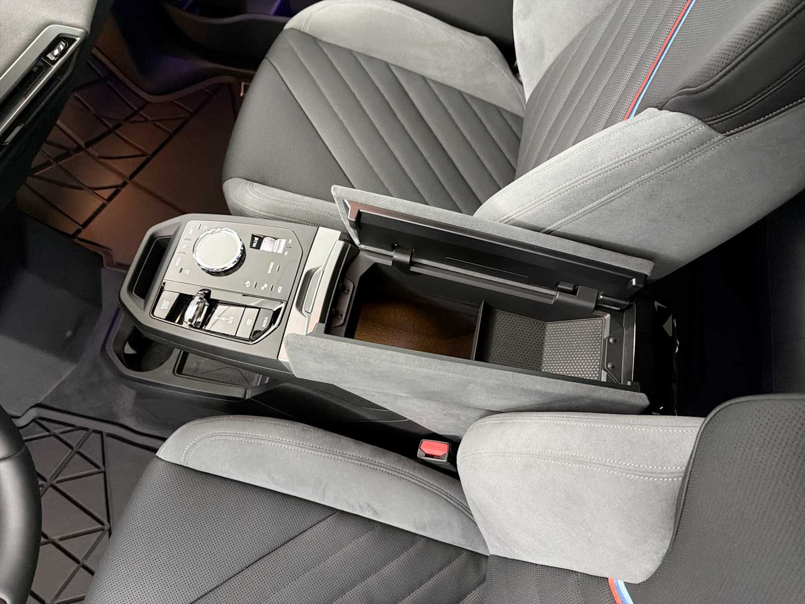 Thumbnail: 2026 BMW iX - 22
