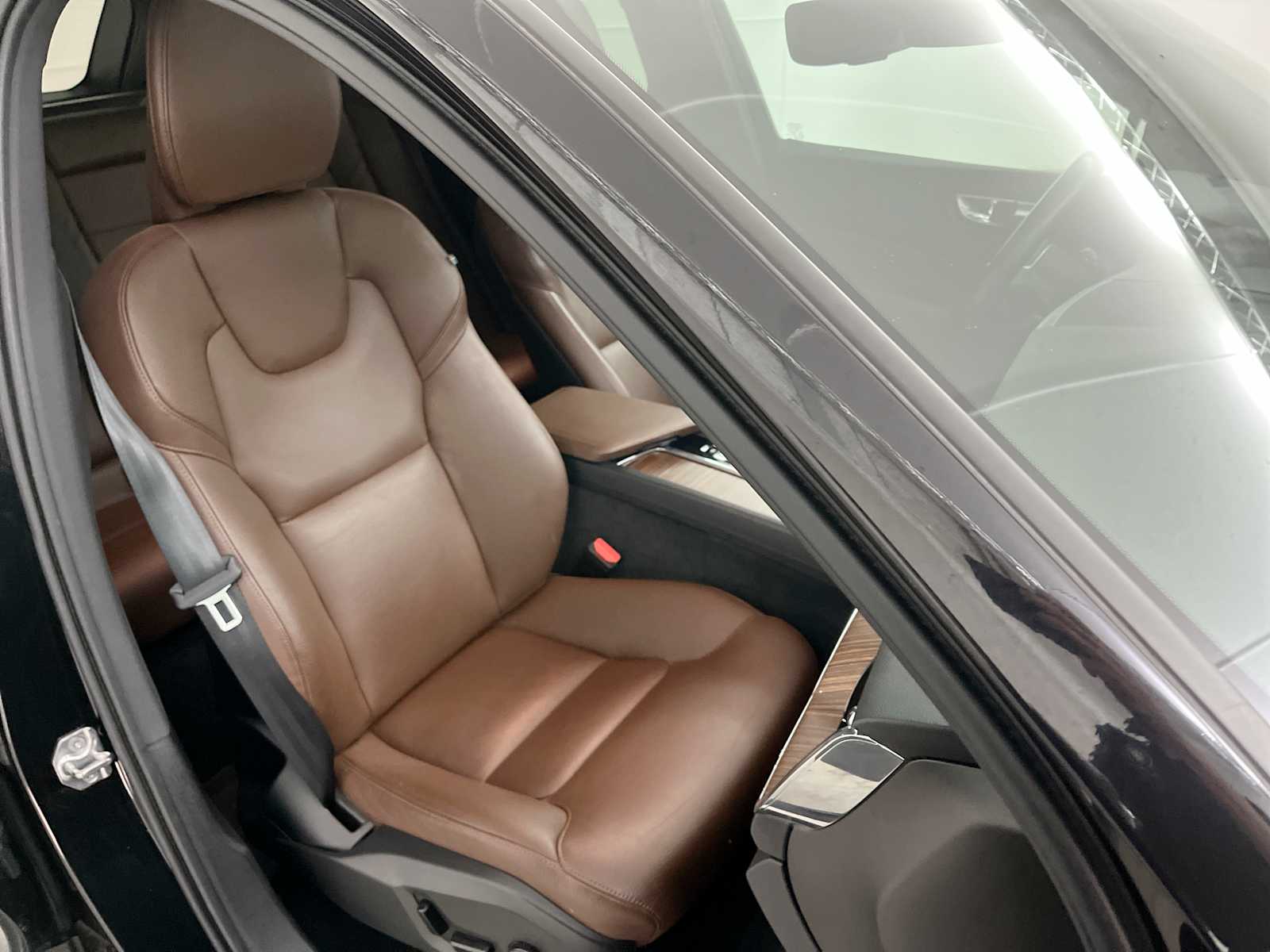 Thumbnail: 2021 Volvo XC60 - 32