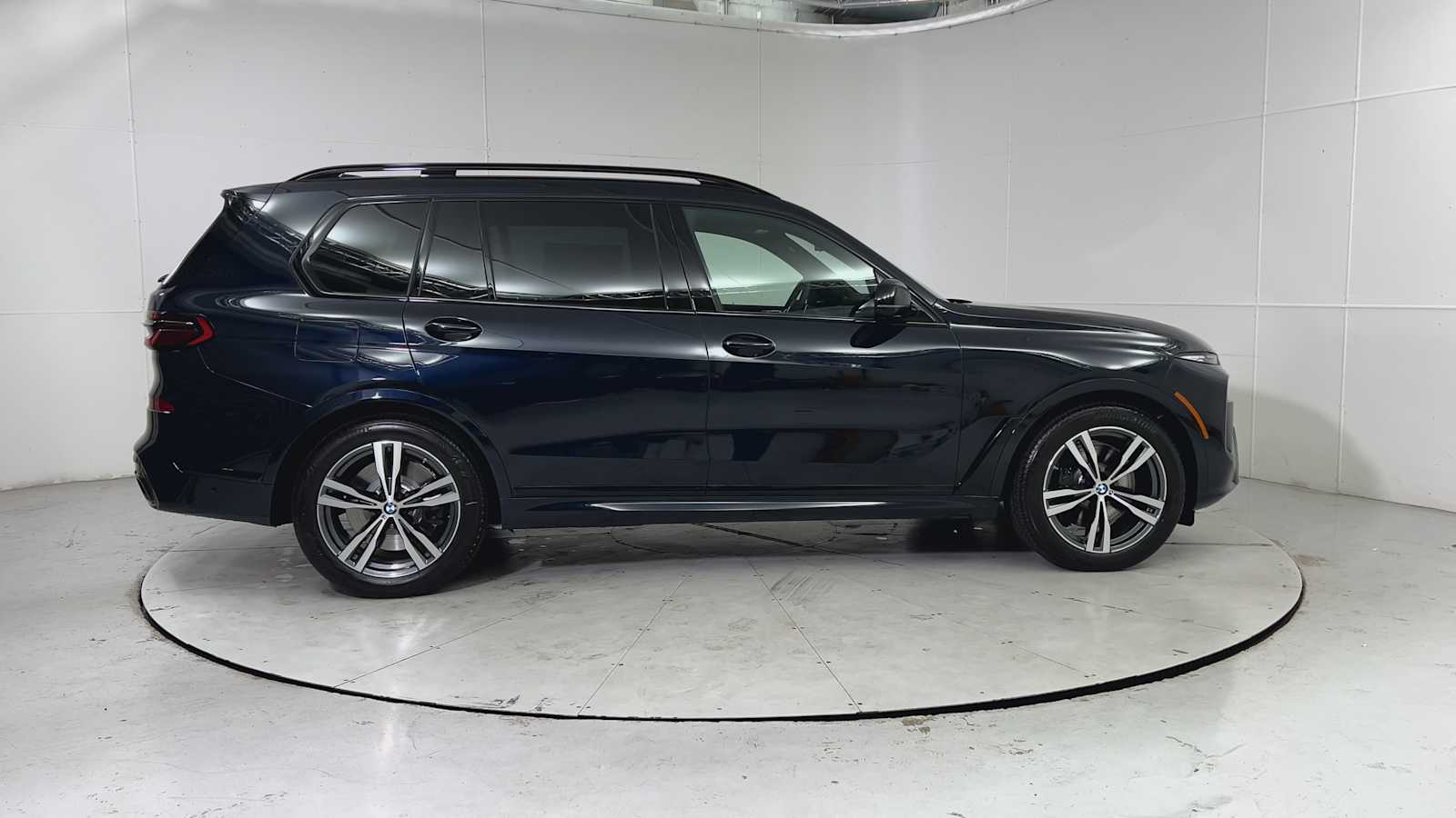 Thumbnail: 2026 BMW X7 - 9