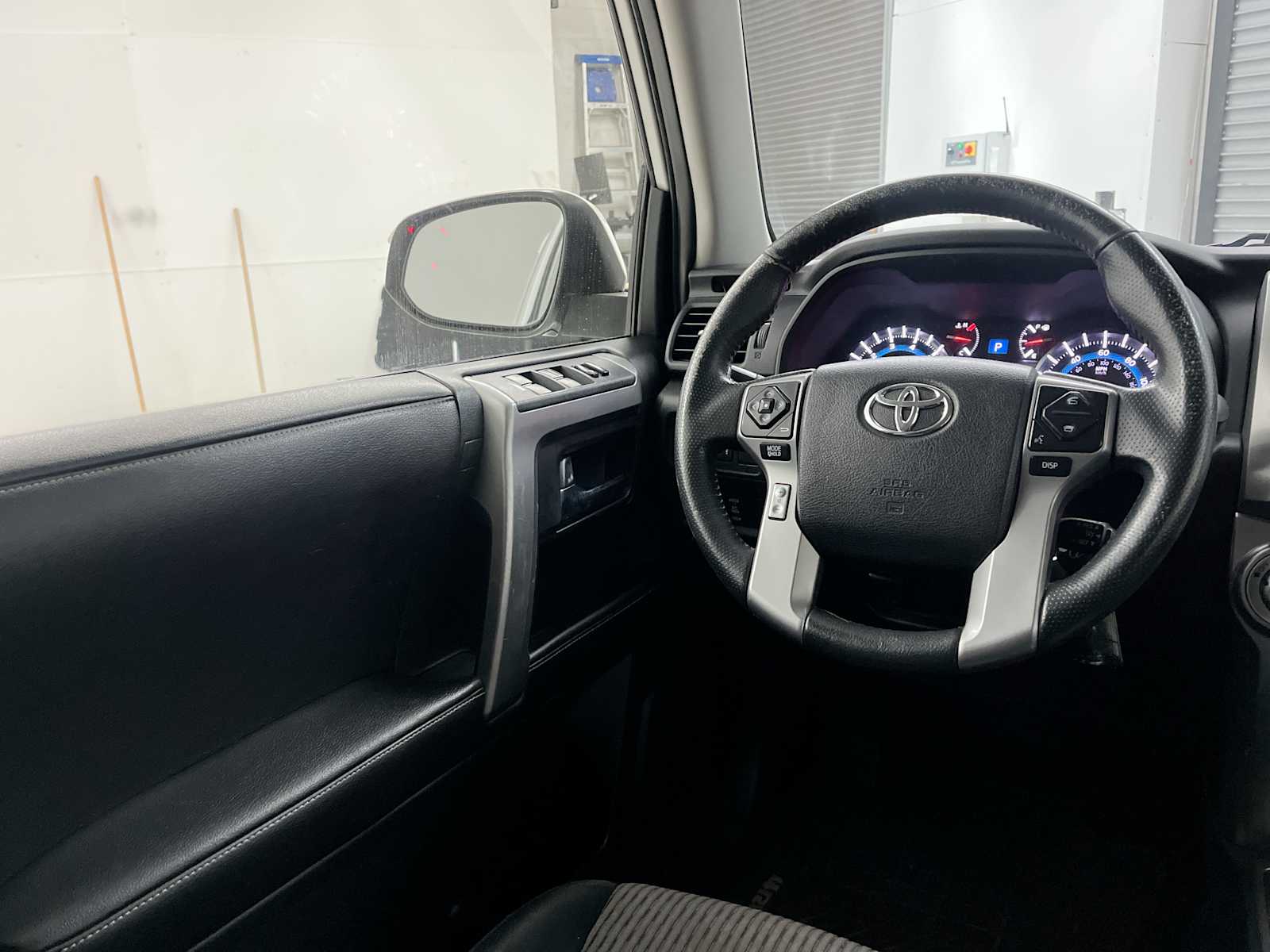 Thumbnail: 2016 Toyota 4Runner - 14