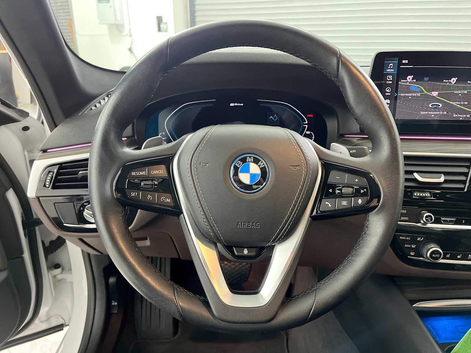 Thumbnail: 2023 BMW 5 Series - 17